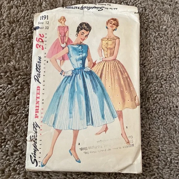 Vintage Lot of Sewing Patterns Lot #2 - Picture 6 of 9